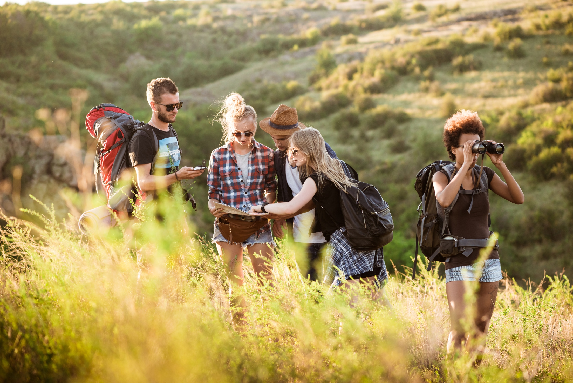 young-friends-with-backpacks-enjoying-view-traveling-canyon-a-69b0ae66463c5245118020